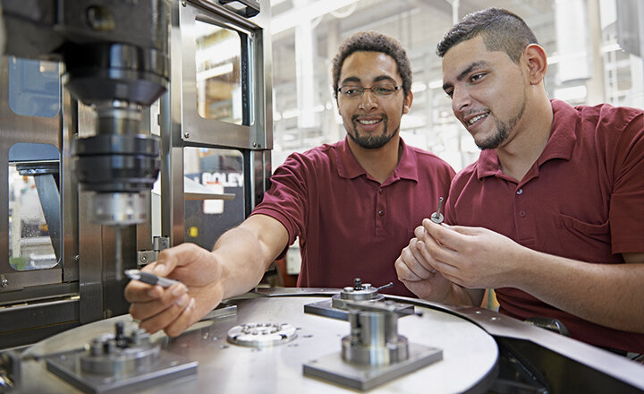FACHKRAFT FÜR METALLTECHNIK